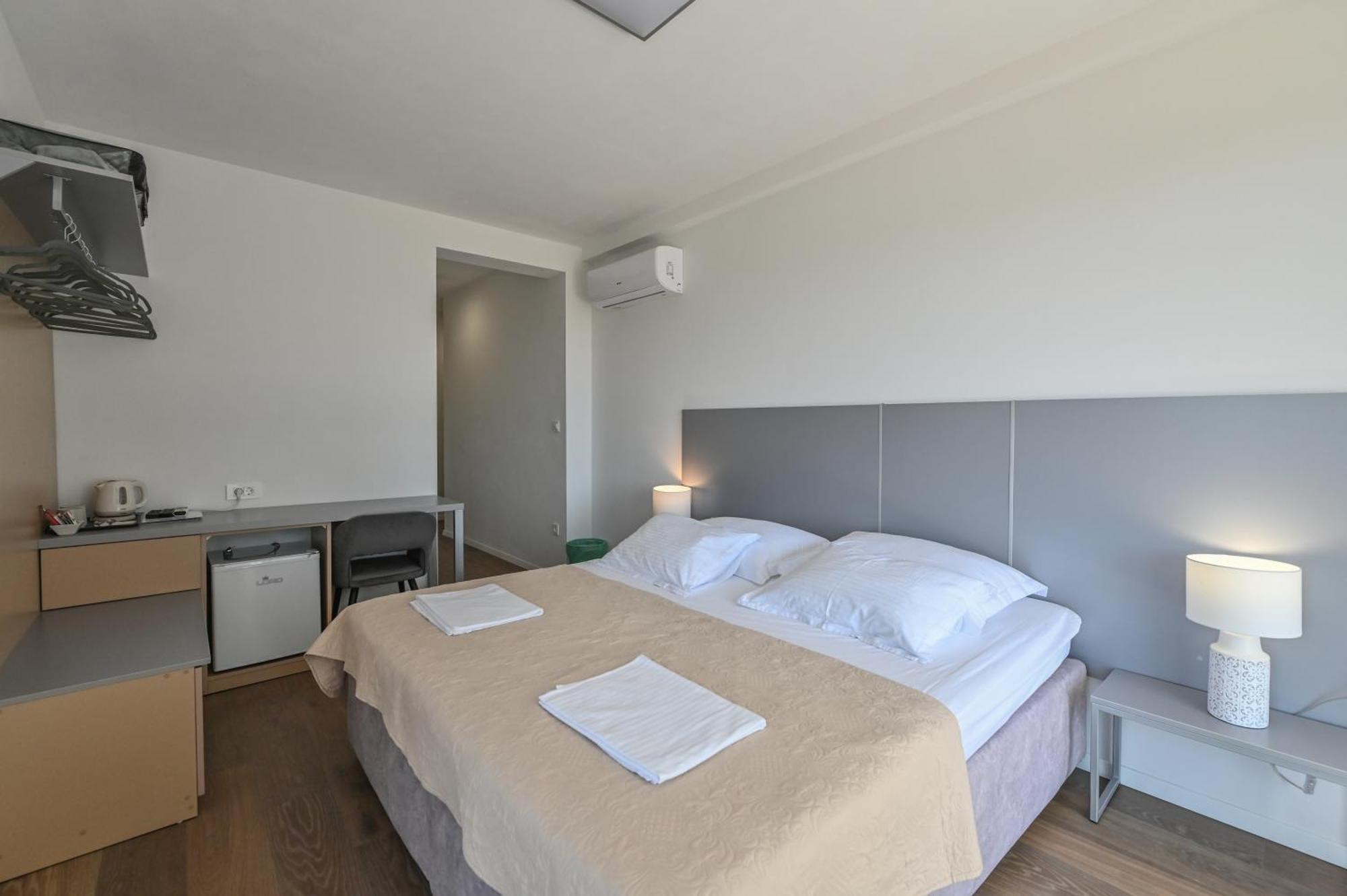 Villa Cala, Hotel Rooms&Apartments โนวาลยา ภายนอก รูปภาพ