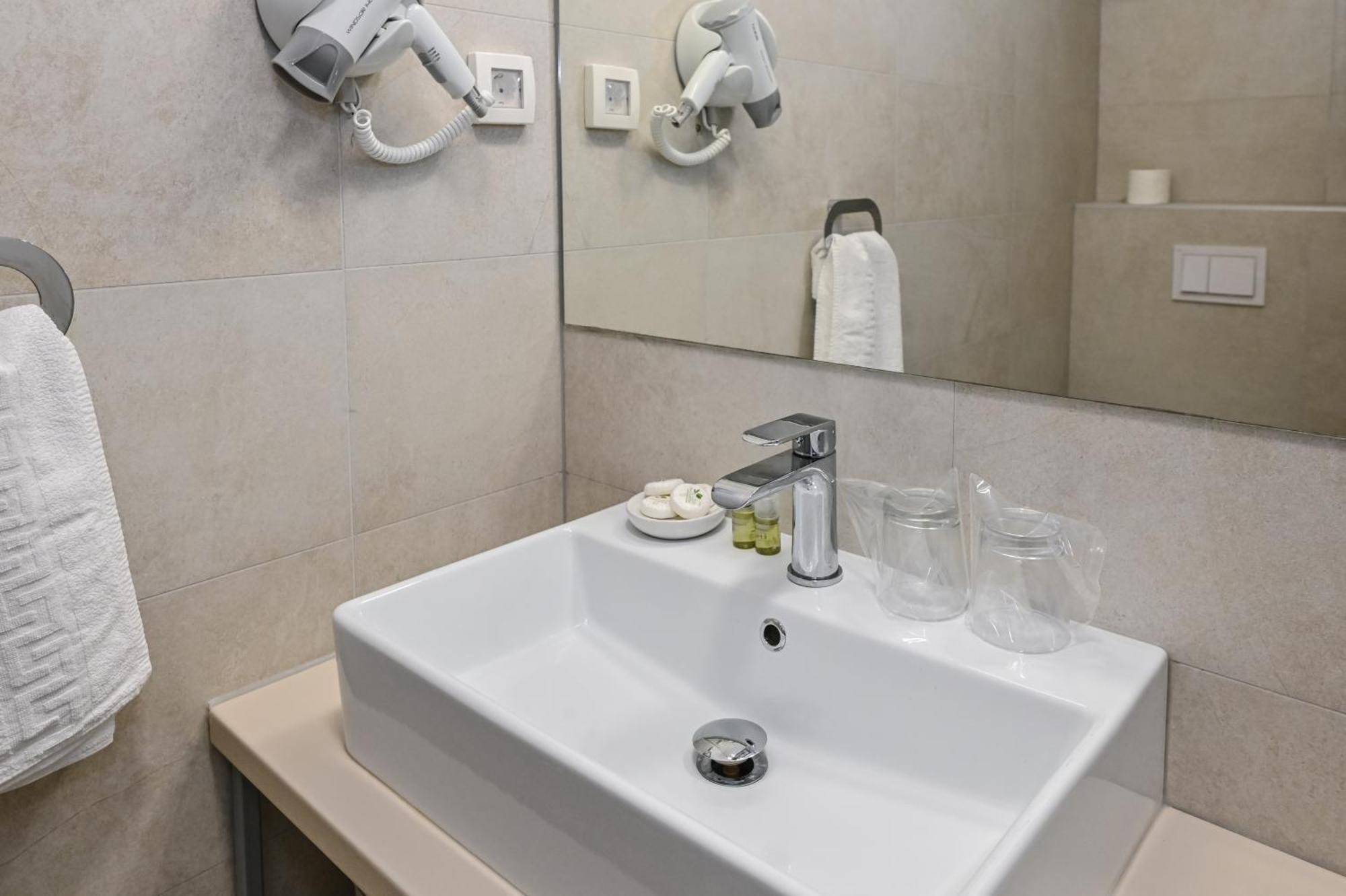 Villa Cala, Hotel Rooms&Apartments โนวาลยา ภายนอก รูปภาพ