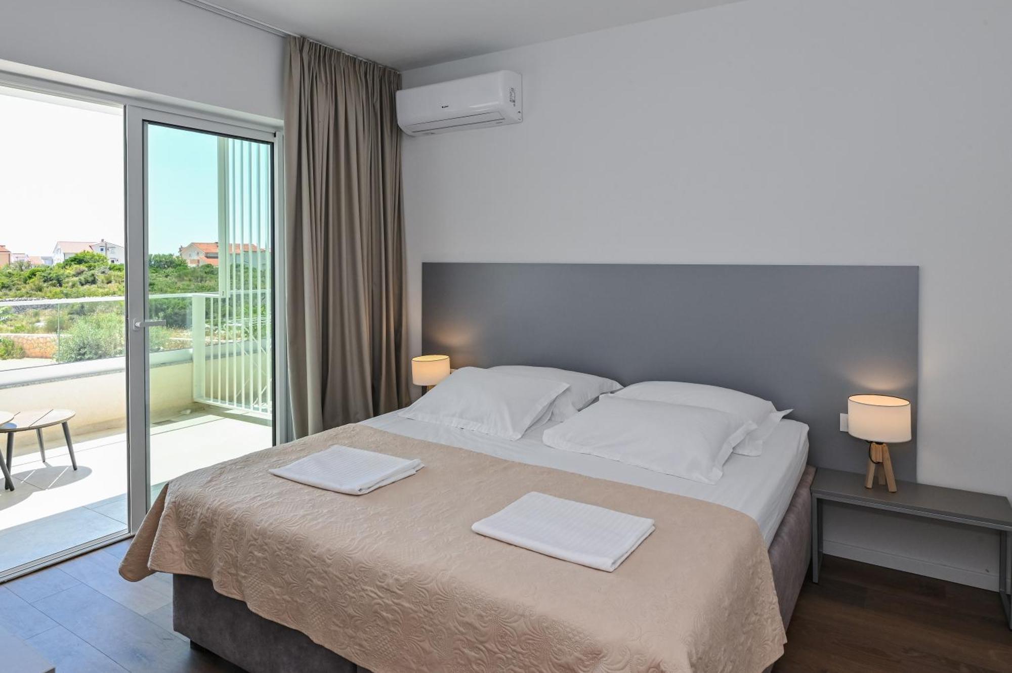 Villa Cala, Hotel Rooms&Apartments โนวาลยา ภายนอก รูปภาพ